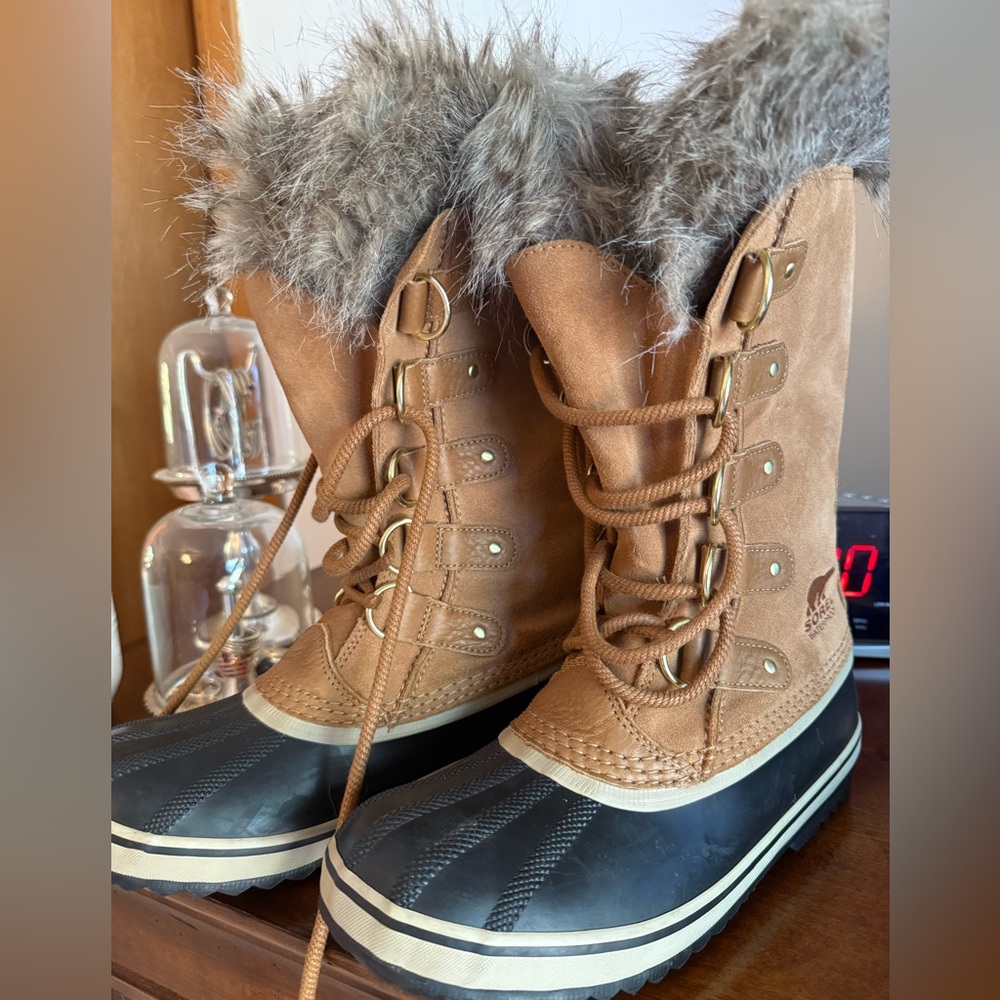 Sorel Joan Of Arctic Women’s Waterproof Boot Carmel Brown / Black